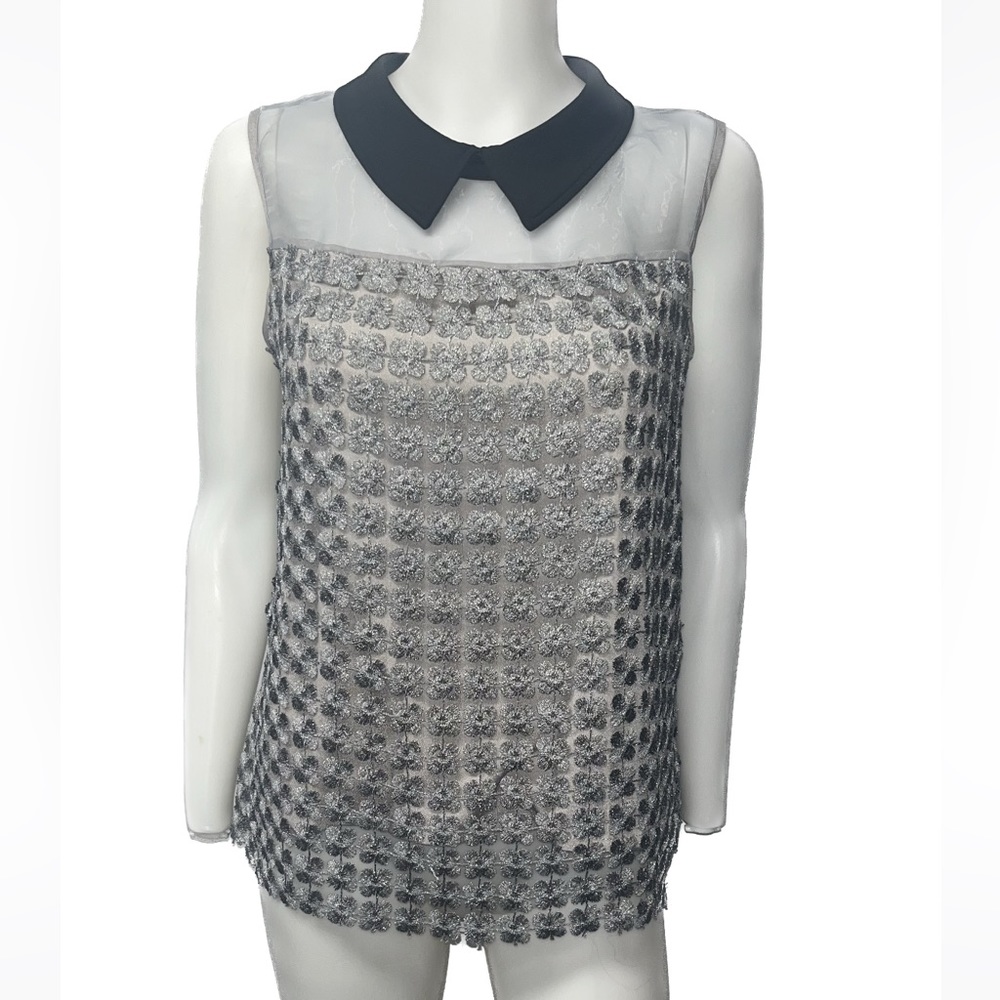 Womens sleeveless blouse size M